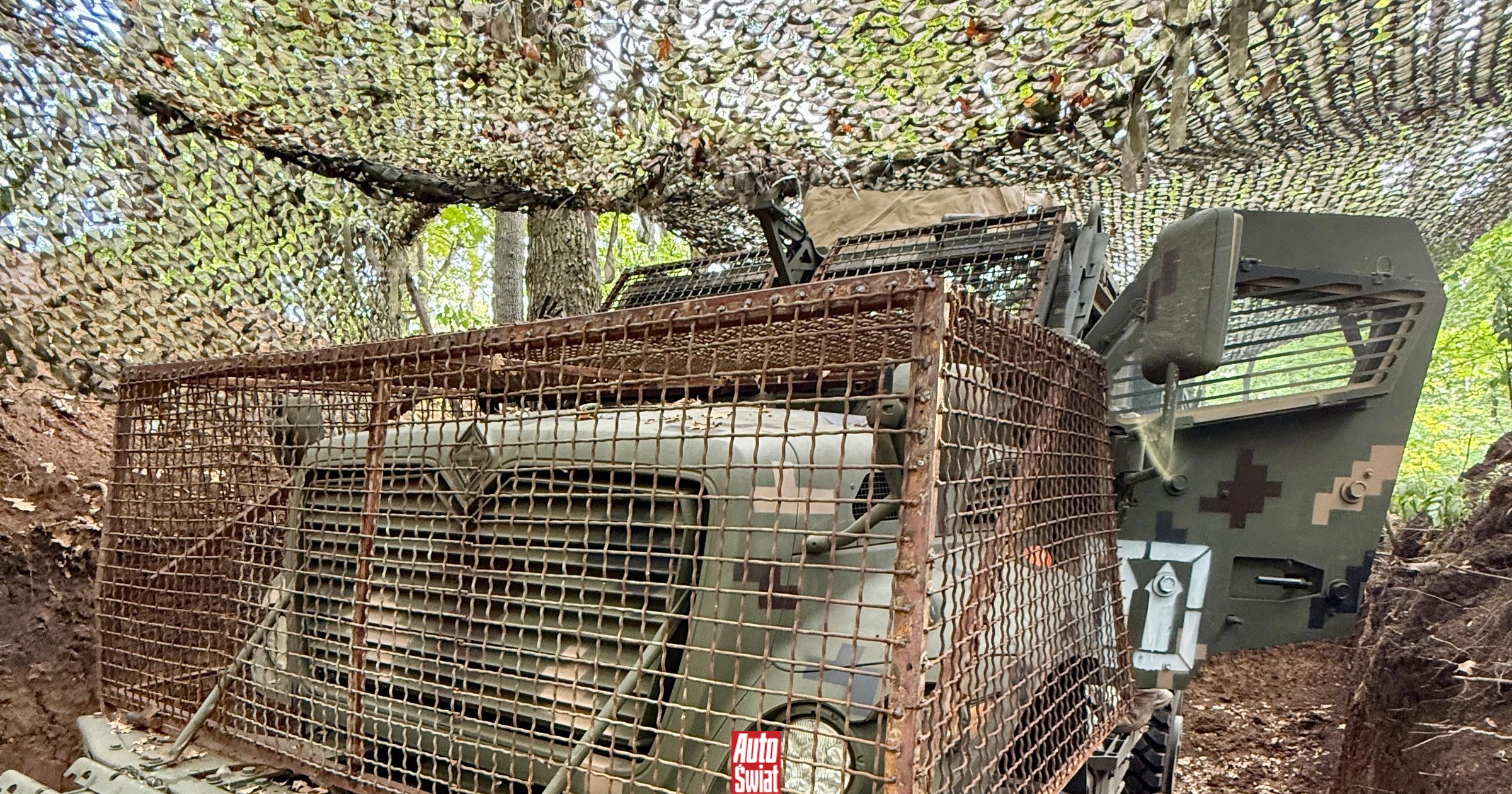 Dziś na wojnie pickup jest bezpieczniejszy od czołgu. Wszystko przez drony