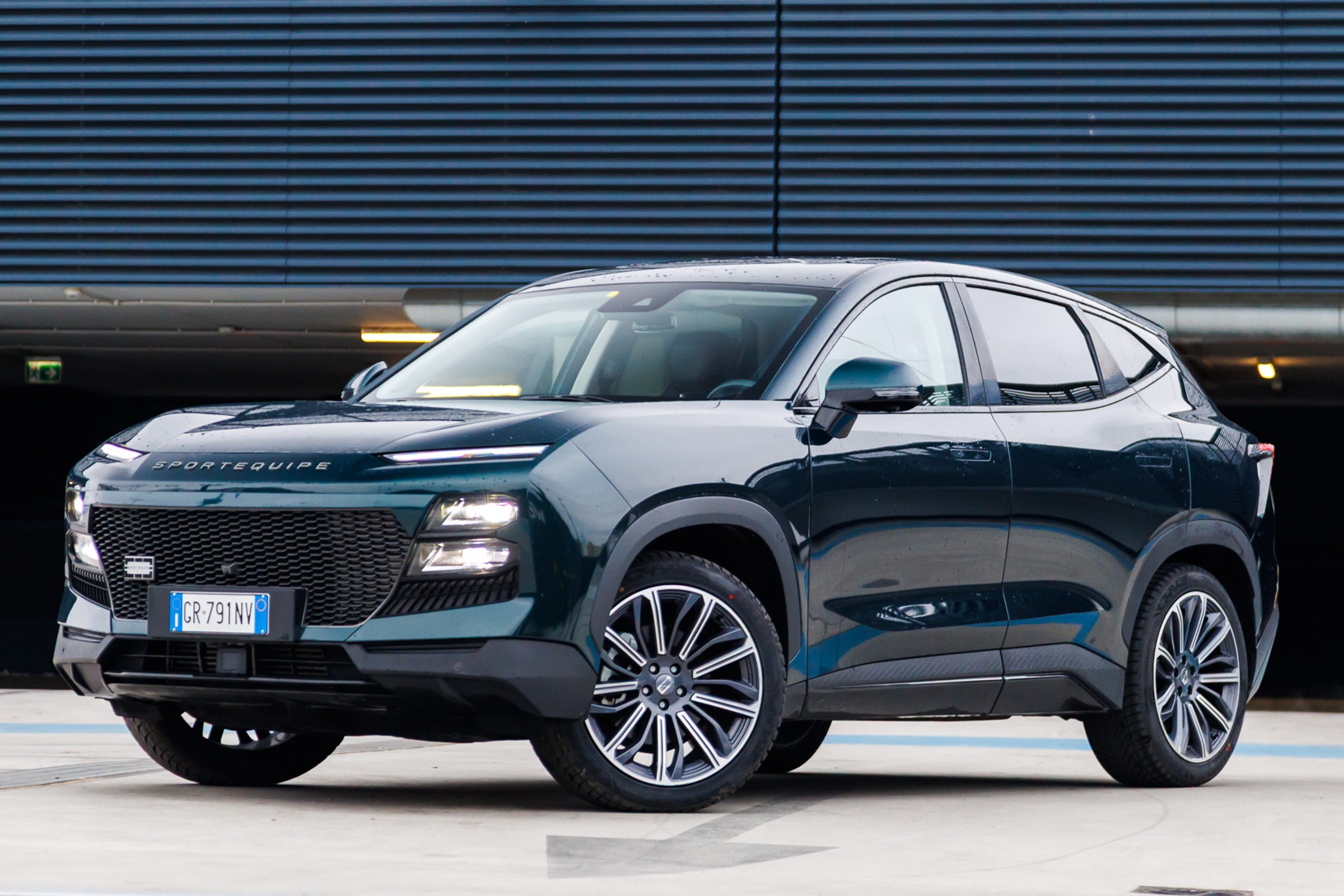 Ten Chińczyk chce być Włochem. Pierwszy raz taka ocena. Nie sądziłem, iż jeszcze są takie auta