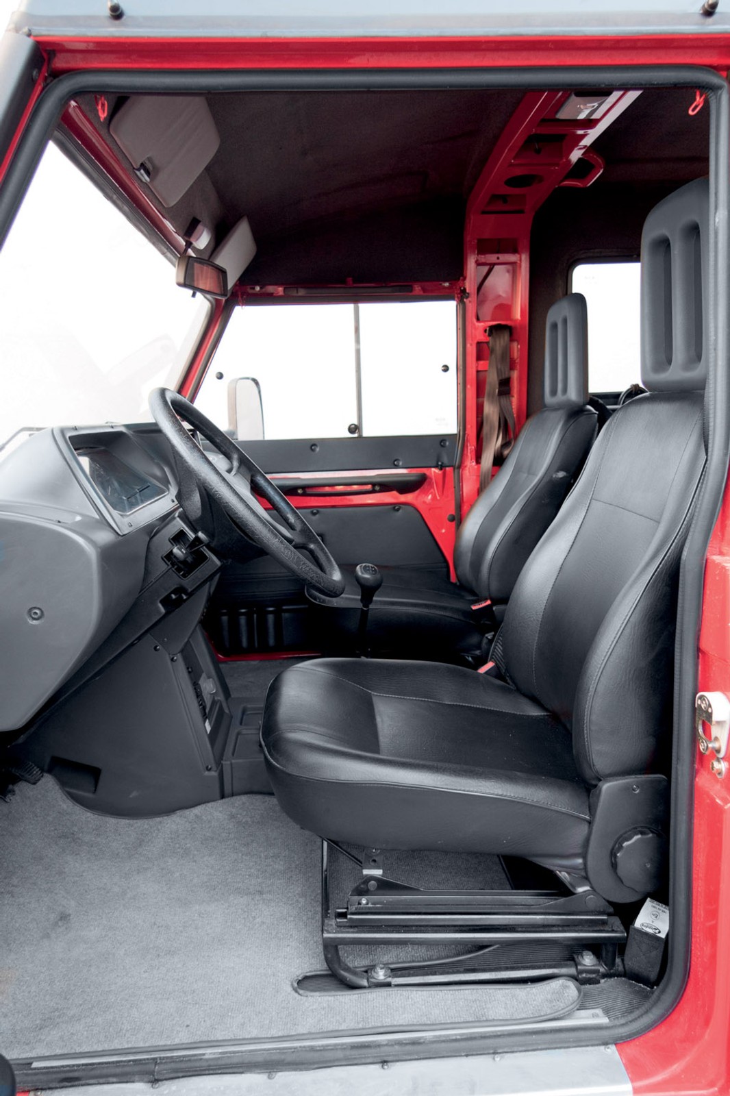 Mercedes G 350 kontra Land Rover Defender i Honker 2000: czy prawdziwe terenówki są na wymarciu?