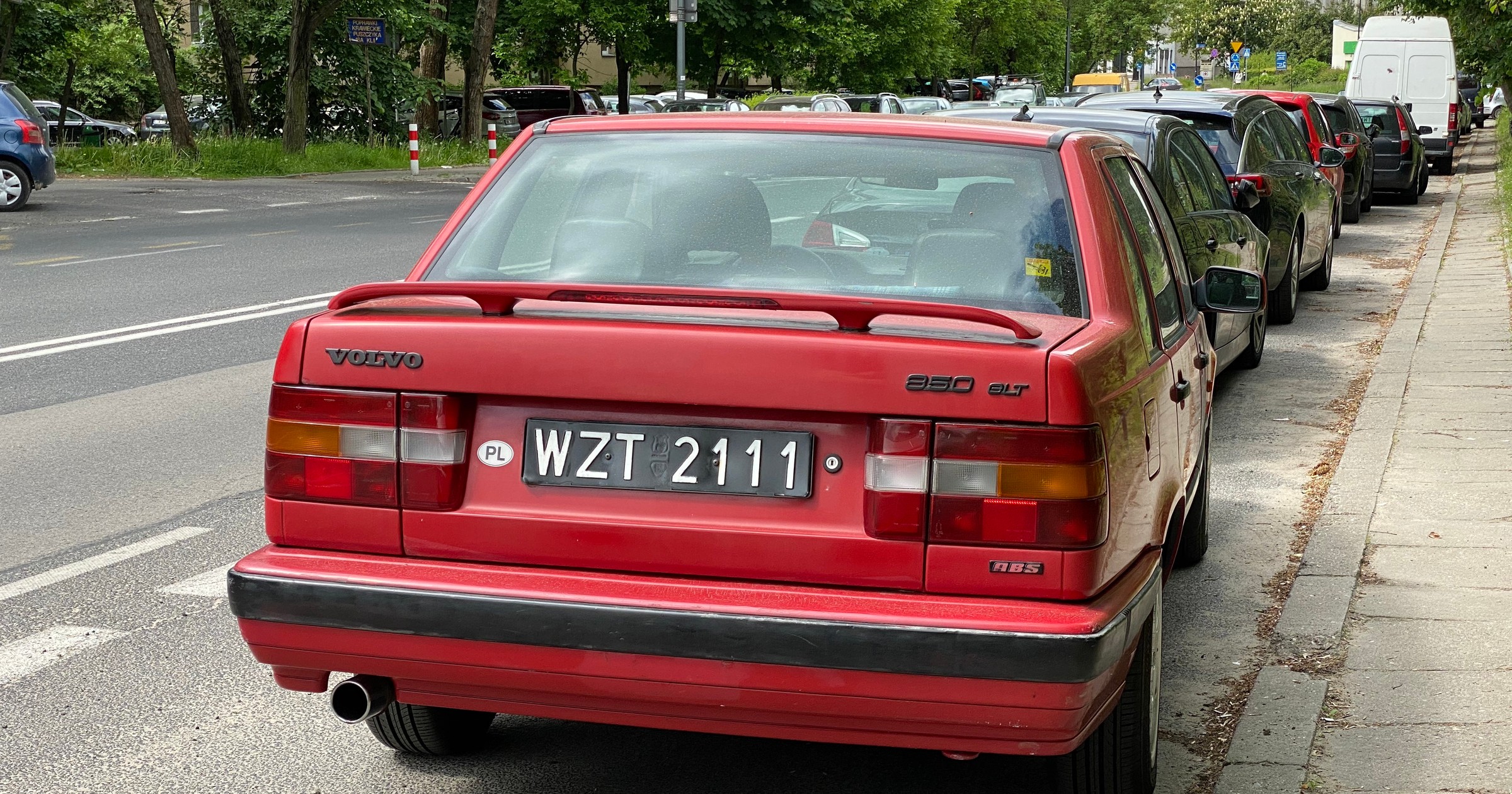 Czarne tablice - jakie auta wciąż je mają?