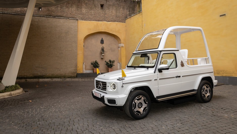 Ostatni Papamobile papieża Franciszka to auto w pełni elektryczne.