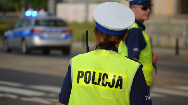 Policjanci zabezpieczający miejsce wypadku
