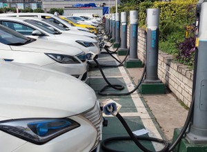 Kierowcy dostaną 40 tys. zł dopłaty. Nowy program ruszy jeszcze w 2024 r.