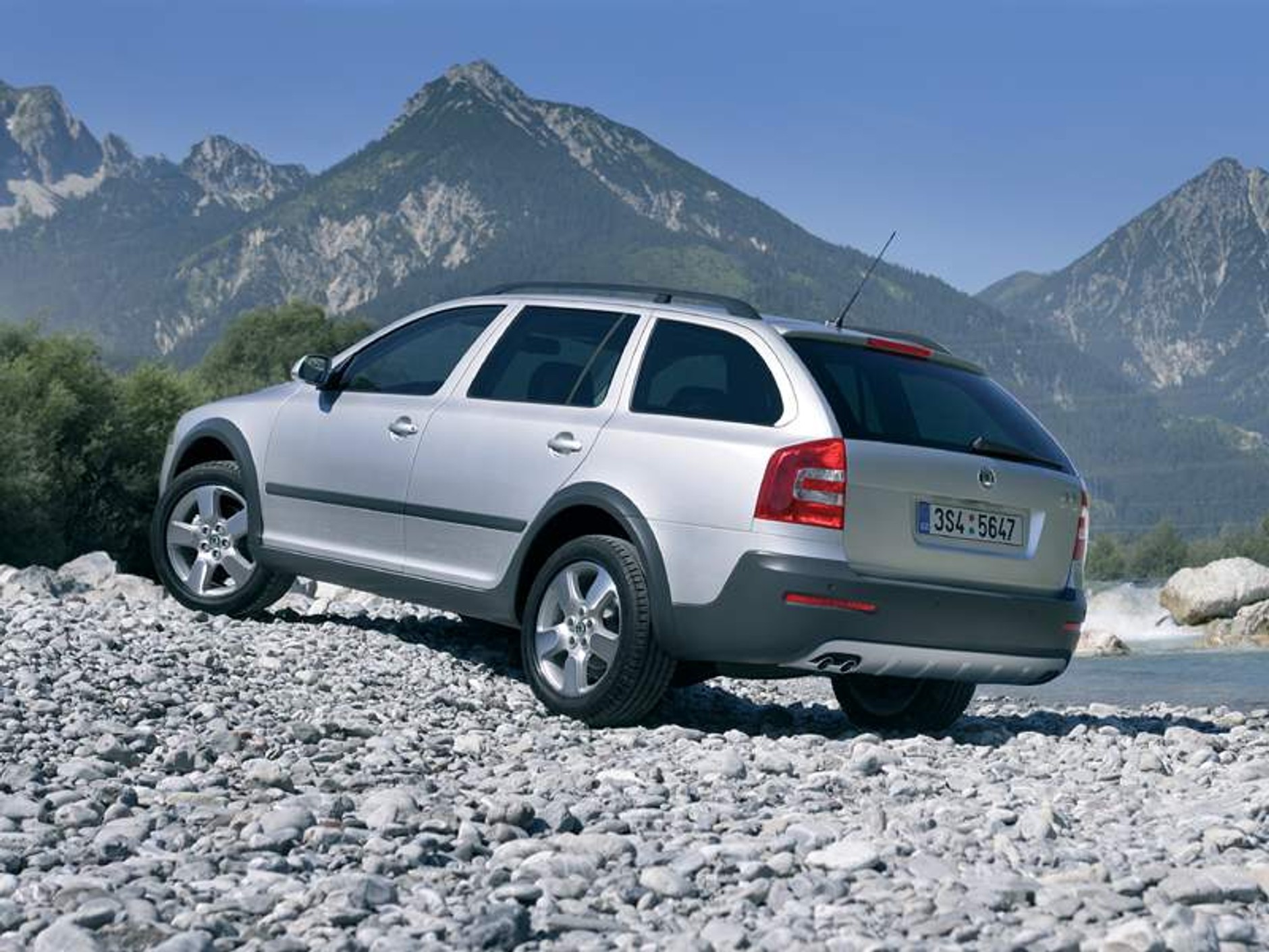 Skoda Octavia Scout: stylowo w każdym terenie (pierwsze zdjęcia)