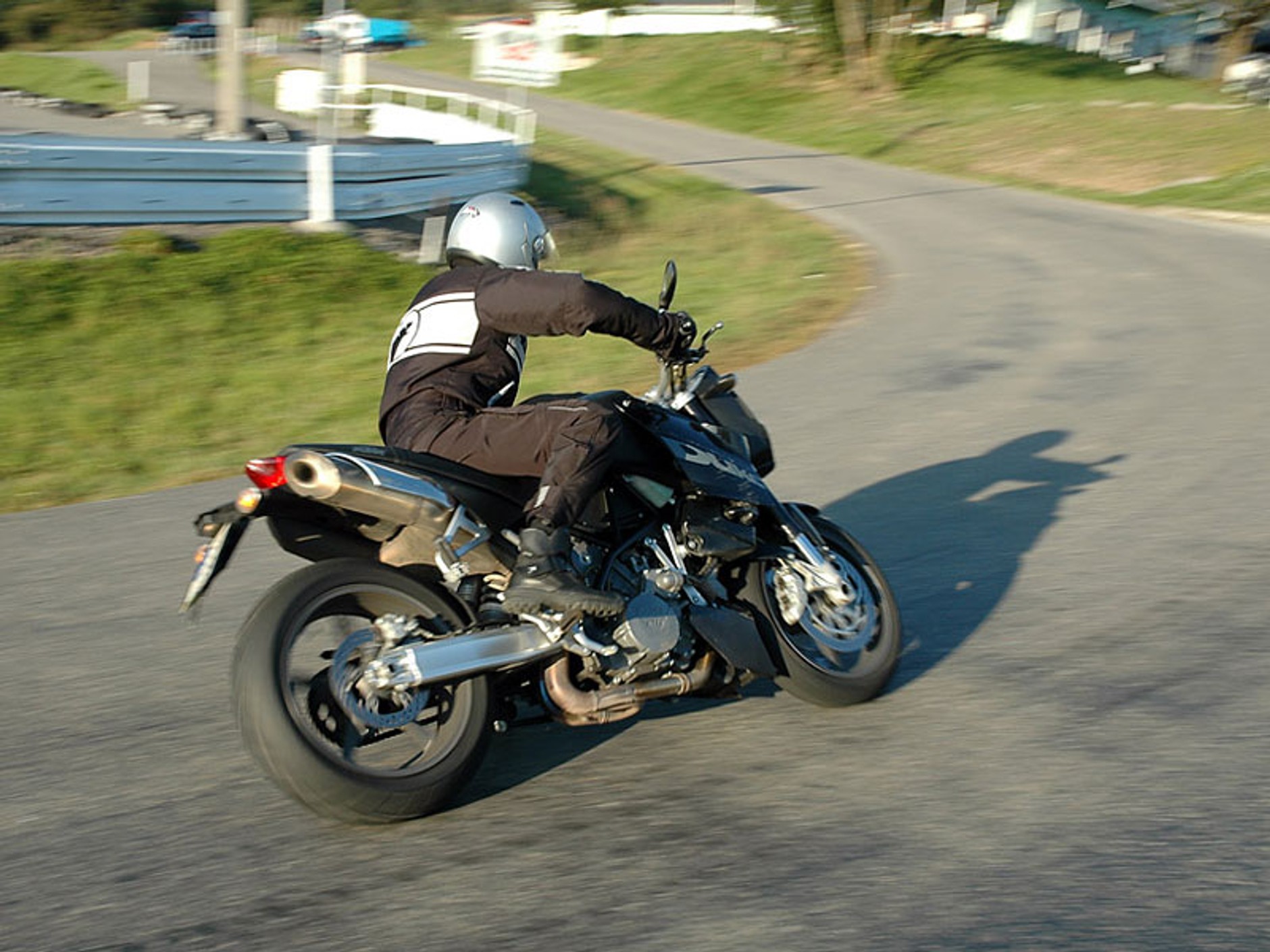 KTM 990 SuperDuke vs. Yamaha FZ1 (test porównawczy)