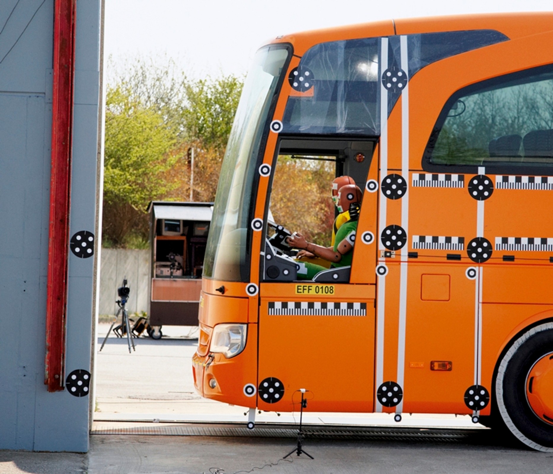 Crashtest autobusu – czy kierowca ma szanse?