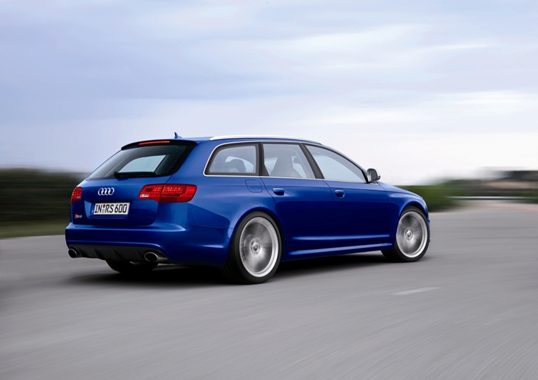 Miał 580 KM, ale i tak nie zdążył dostarczyć narkotyków