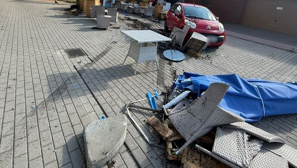 Staranowany ogródek gastronomiczny w Śmiglu (sierpień 2026 r.)