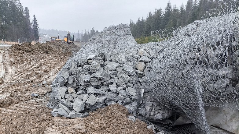 Uszkodzenia na budowie S1