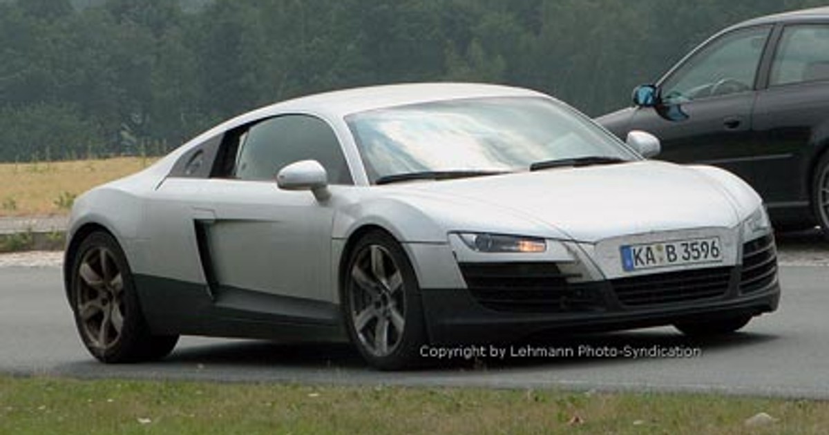Zdjęcia szpiegowskie: Audi R8 stroi się do prezentacji
