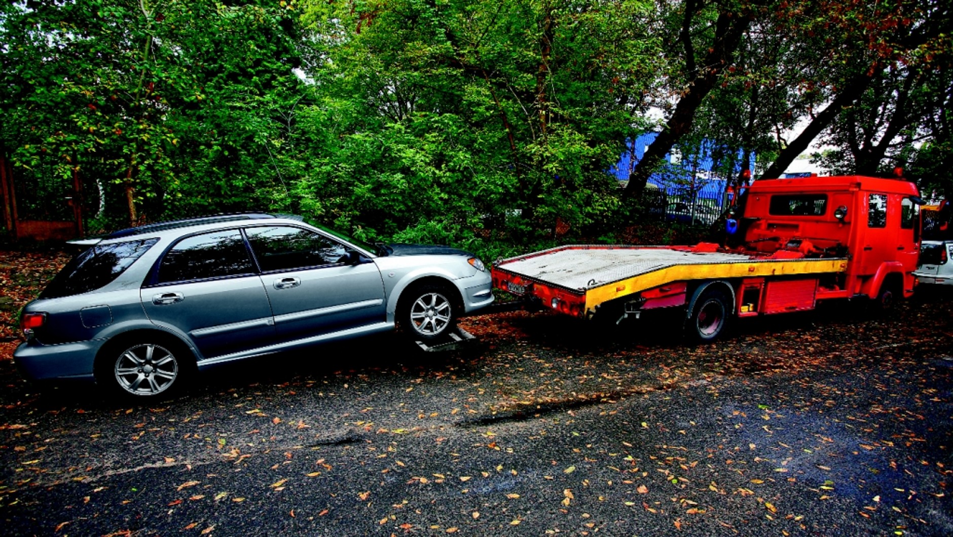 Jak bezpiecznie holować auto?