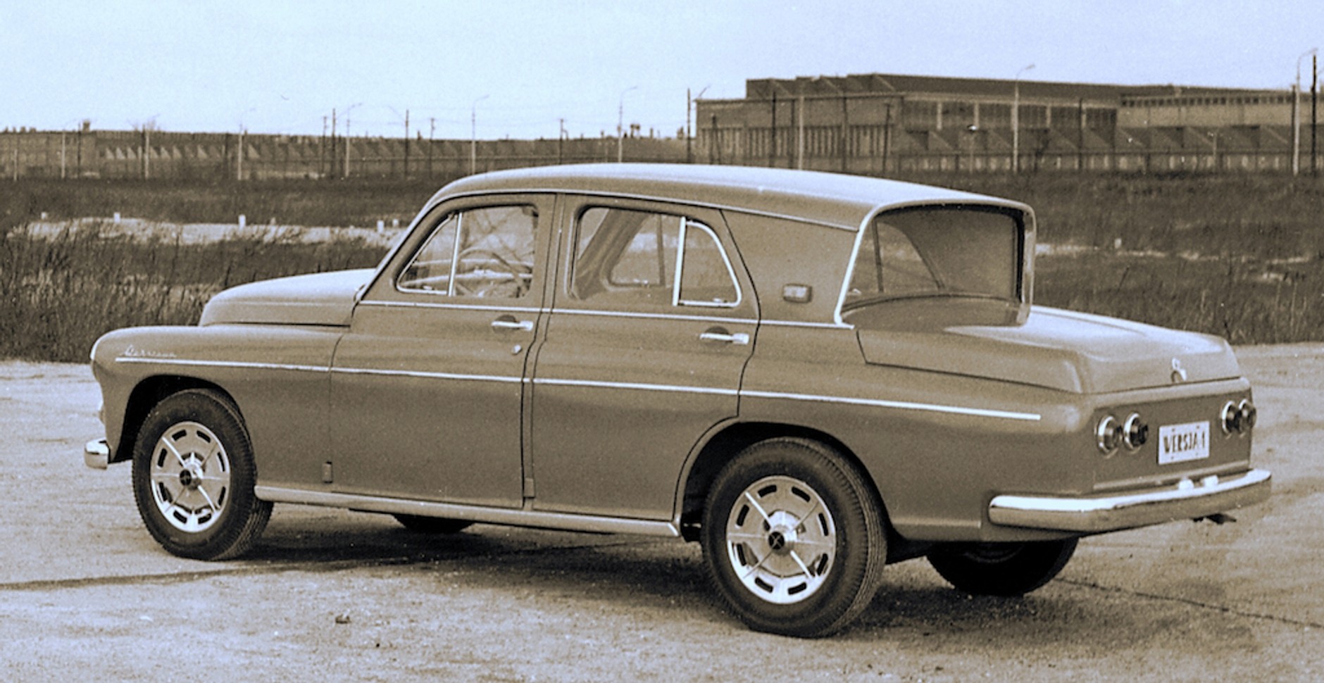 FSO Warszawa z tylną skośną szybą