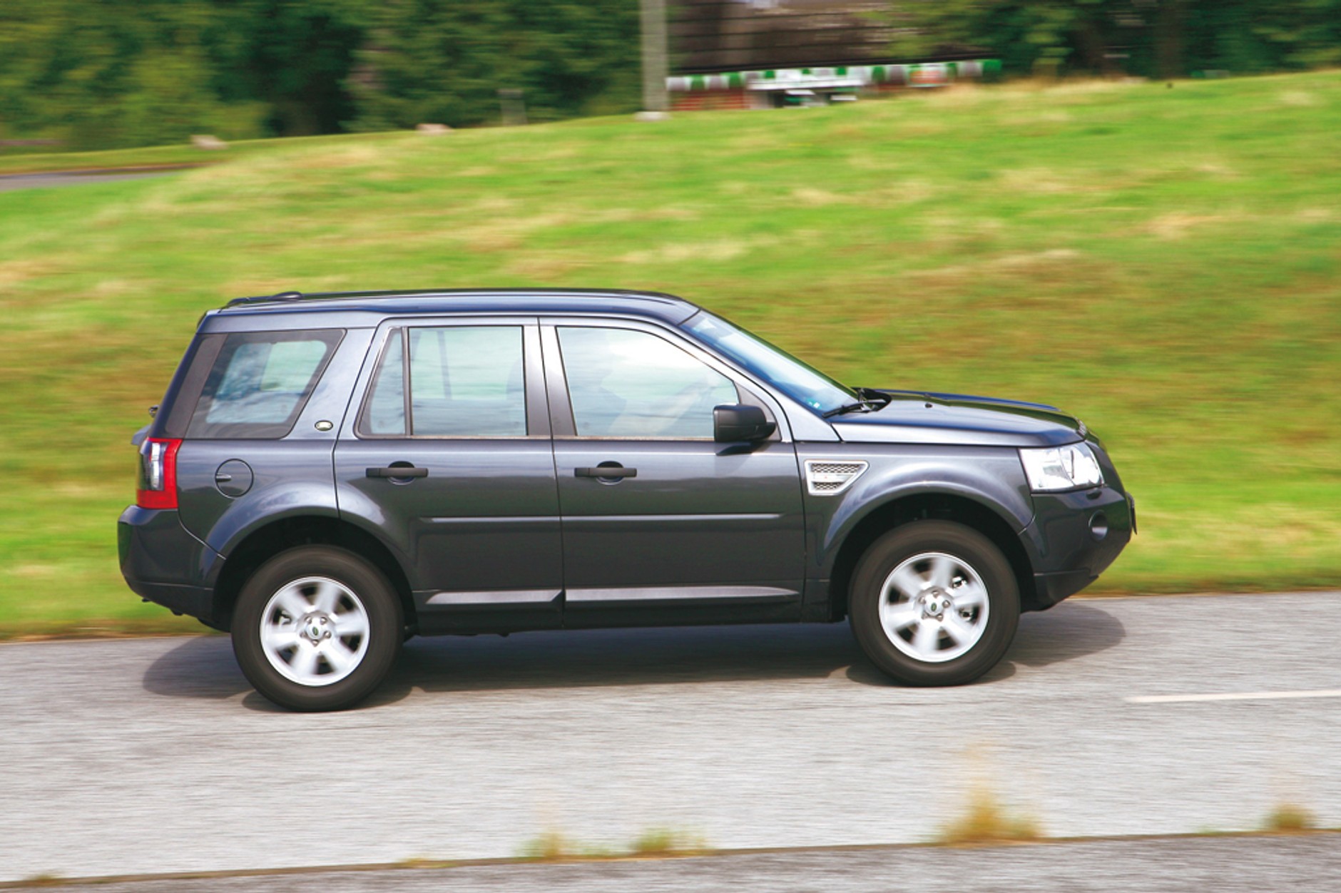 Automatyczne i oszczędne SUV-y: Land Rover Freelander kontra Nissan X-Trail, Toyota RAV4 i VW Tiguan