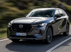 Co to jest: sześć cylindrów, 3,3 litra pojemności, tylny napęd? Odpowiedź - nowa Mazda CX-60. Ile trzeba zapłacić za japońskiego SUV-a? I czy warto?