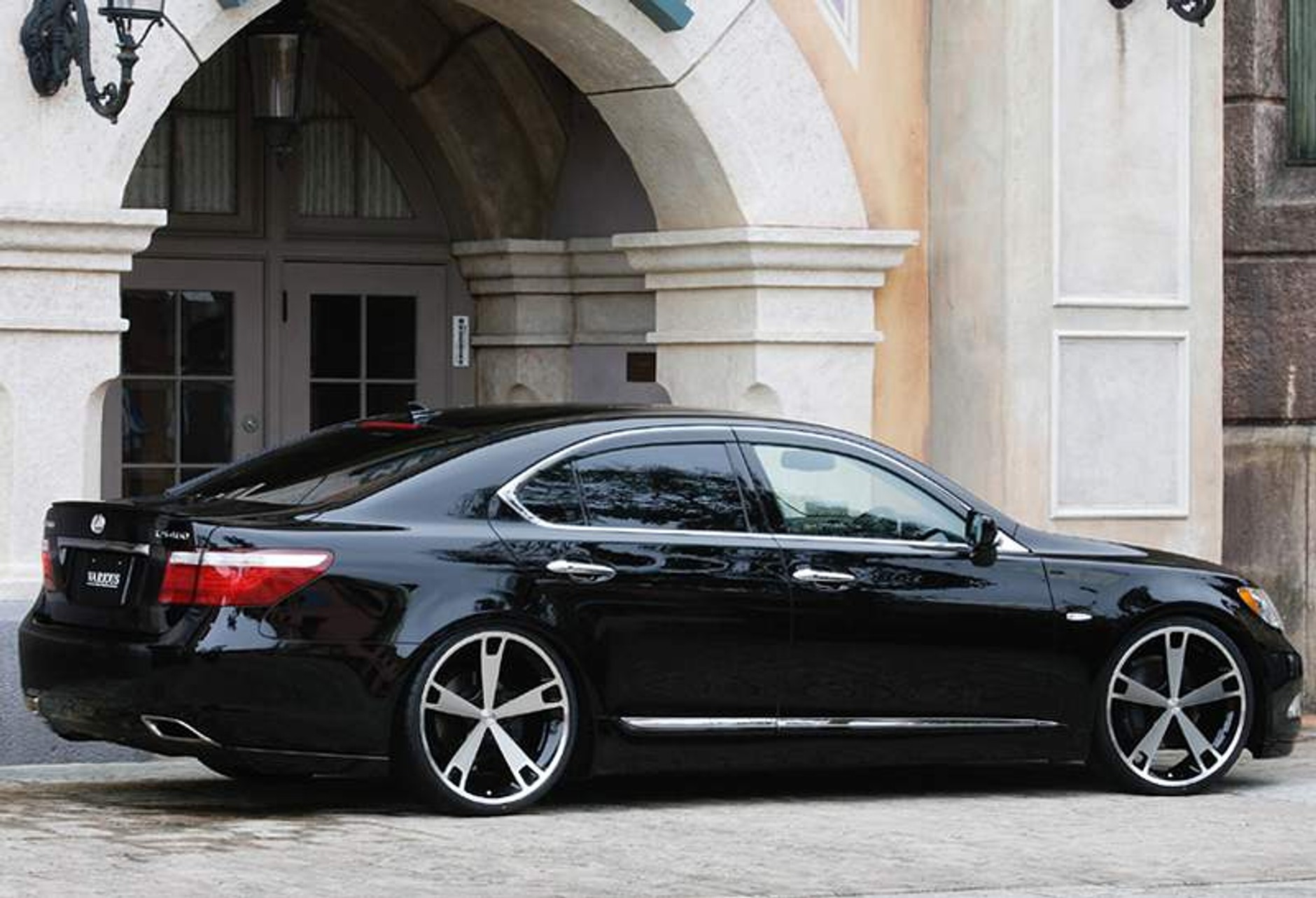 Fabulous: tuning flagowego Lexusa LS 460