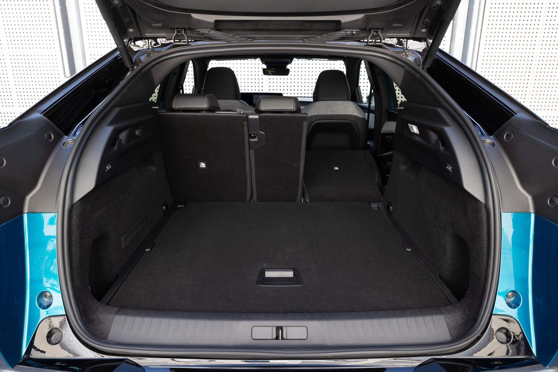 Peugeot E-3008 325 Dual Motor