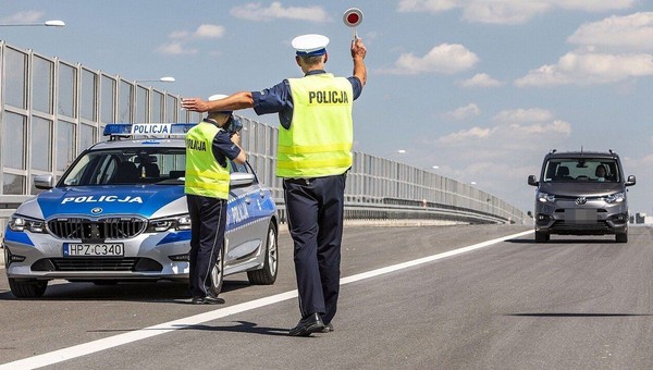 Sąd pokazał, co się robi z kierowcami, którzy za nic mają sądowe zakazy (zdjęcie ilustracyjne)