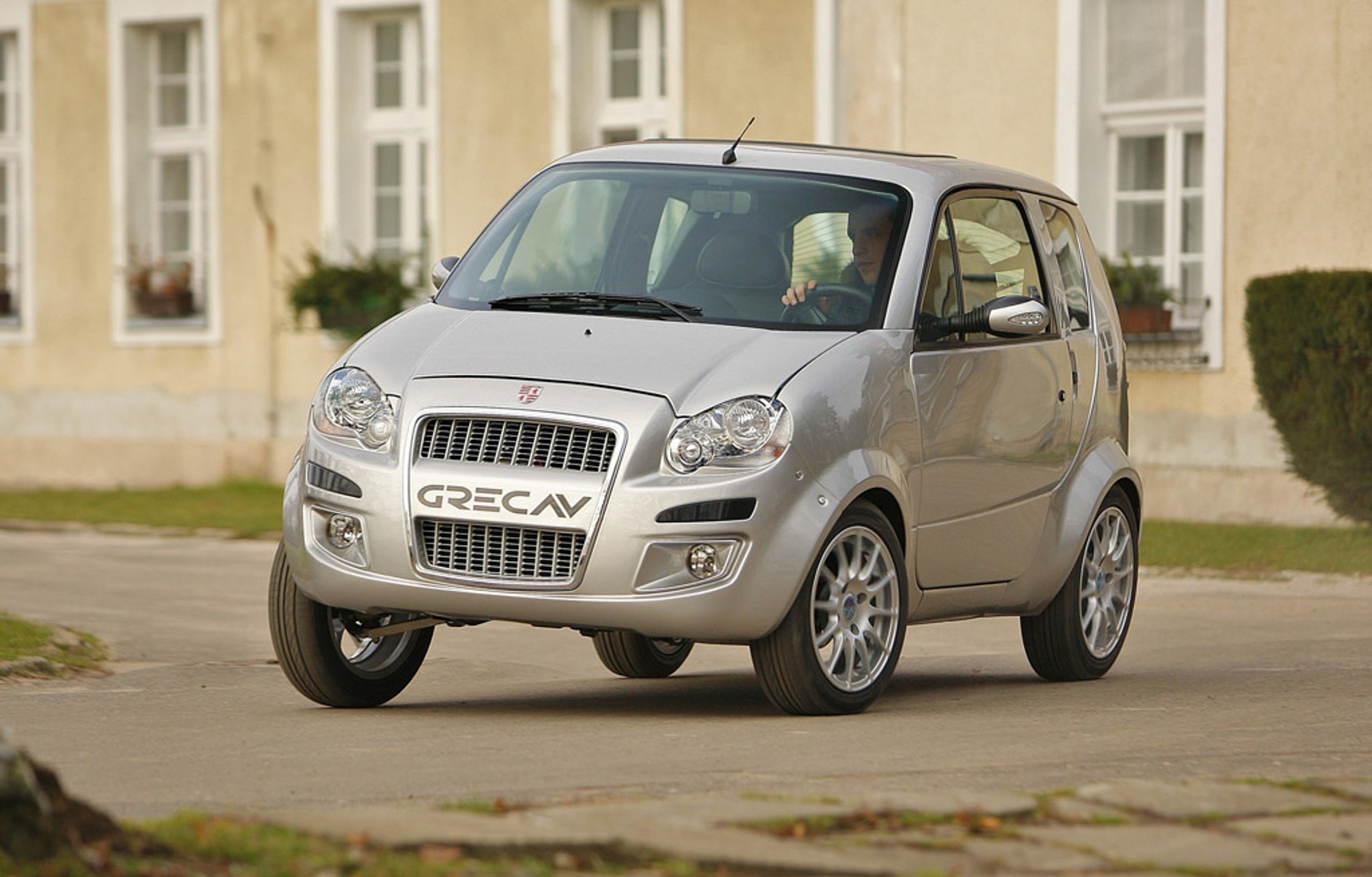 Grecav Sonique: mikrus dla nastolatków