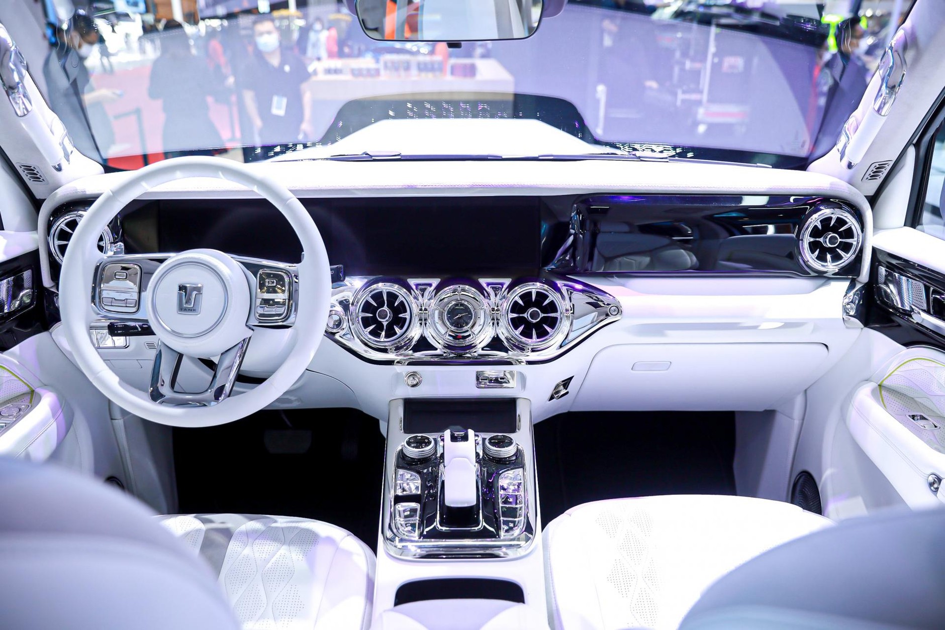 TANK 300. Chińska terenówka w stylu "Gelendy"