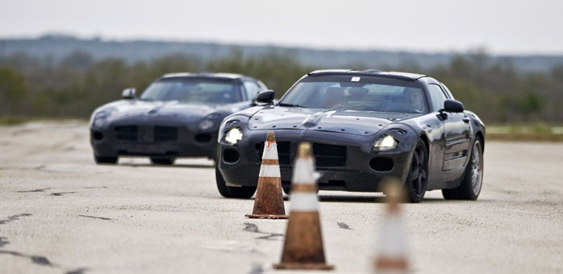 Zdjecia szpiegowskie: Mercedes-Benz SLS AMG - model oficjalnie potwierdzony, także z silnikiem elektrycznym (392 kW, 880 Nm)