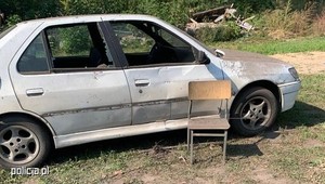 Z samochodu aż wyleciały szyby. Kobieta była w domu, gdy usłyszała przeraźliwy huk