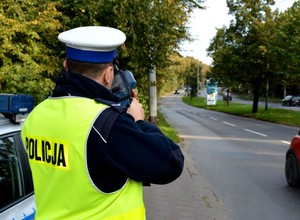 Kierowca bmw zignorował znak. Stracił prawo jazdy