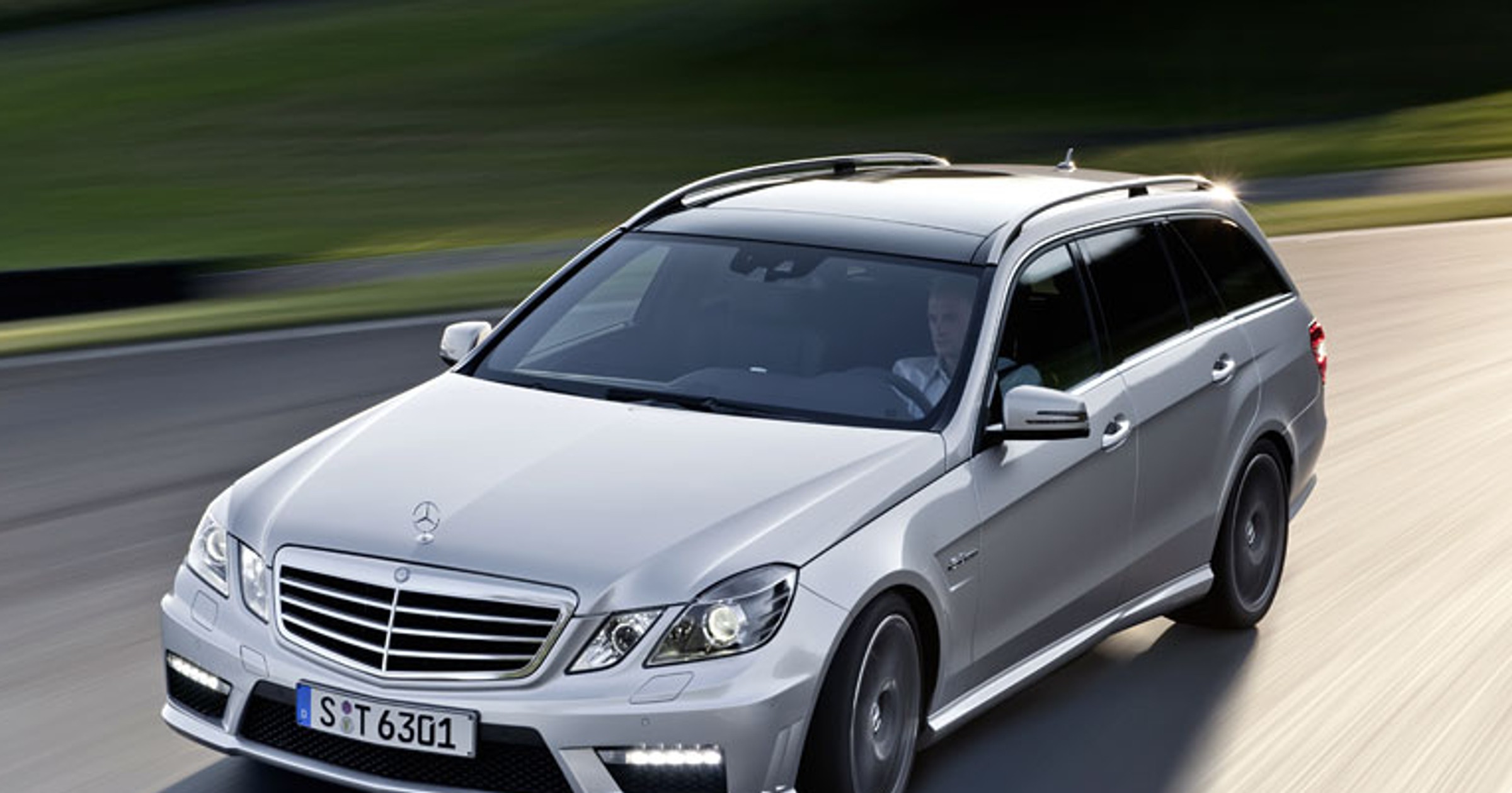 Mercedes E 63 AMG - kombi na torze