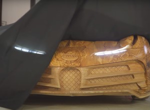 Bugatti Centodieci wykonane w całości z drewna