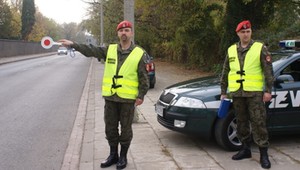 Żandarmeria Wojskowa na drogach przy granicy. Czy może kontrolować kierowców?