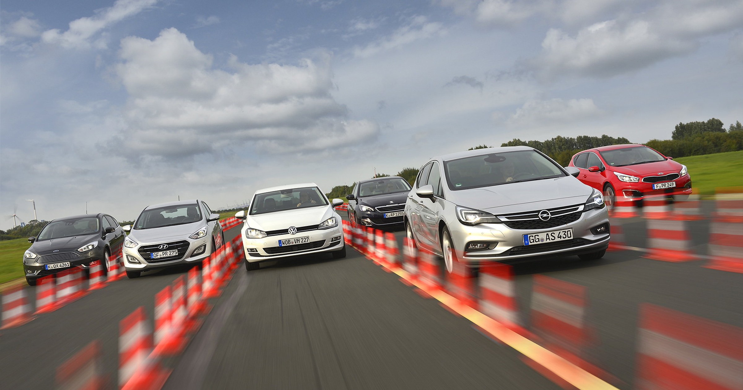 Porównanie - nowa Astra kontra reszta świata: Ford Focus, Hyundai i30, Kia cee'd, Peugeot 308 i VW Golf