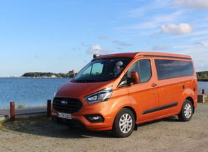 Ford Transit Custom Nugget - kamper podłączony do sieci