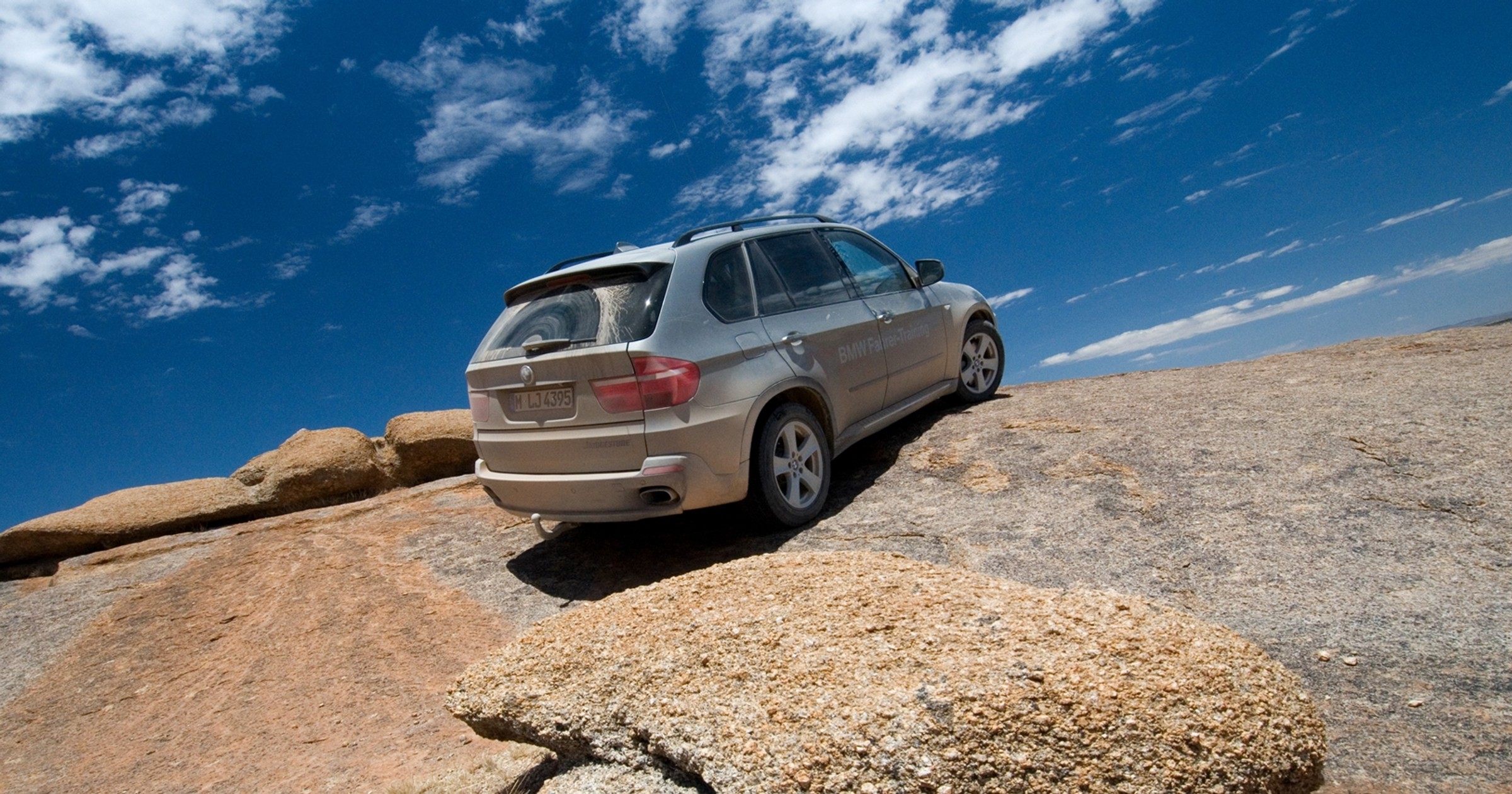 BMW X5 na pustyni 