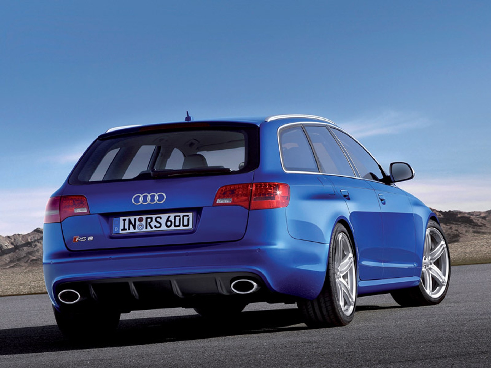 IAA Frankfurt 2007: Audi RS 6 Avant: 10 cylindrów, 2 turba, 426 kW, 650 Nm