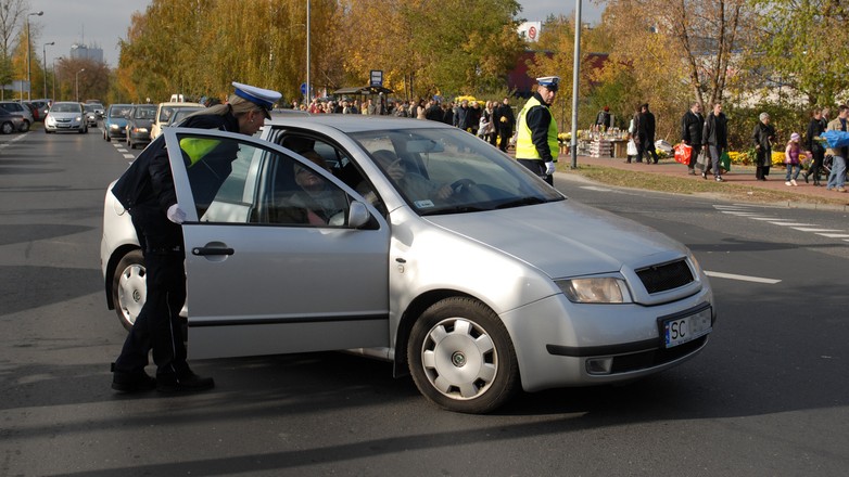 Wzmożony ruch przed cmentarzami