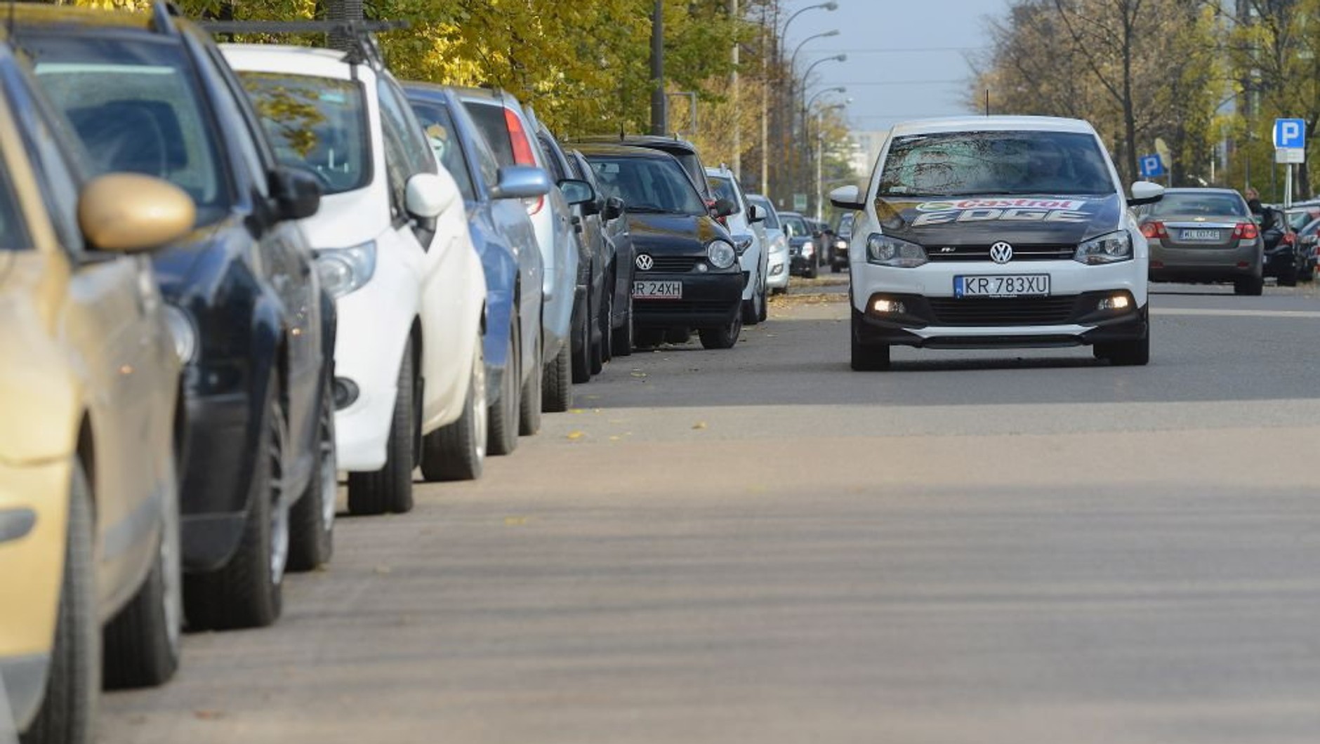 Dojeżdżając do pracy samochodem, musimy się liczyć z długim poszukiwaniem miejsca do parkowania