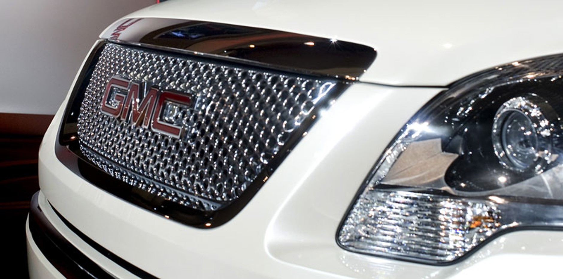 GMC Acadia Denali: lusus w amerykańskim crossowerze