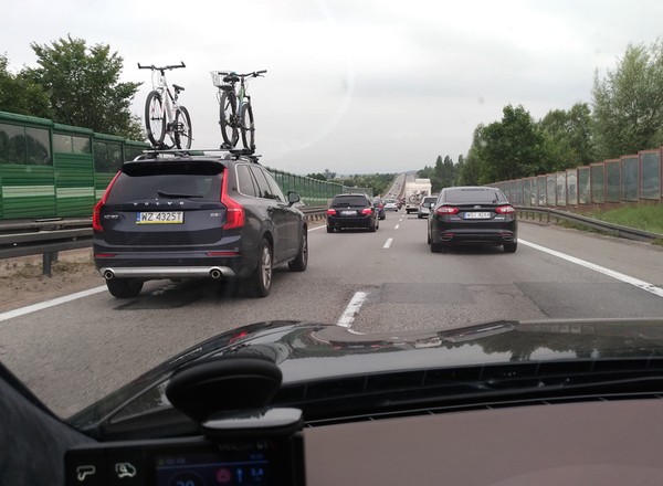 Zaczyna się majówka i... zakaz ruchu dla niektórych pojazdów. Kto nie wyjedzie na polskie drogi?