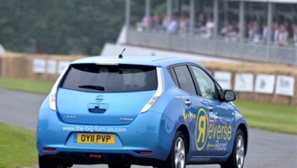 Nissan LEAF najszybszy na wstecznym 