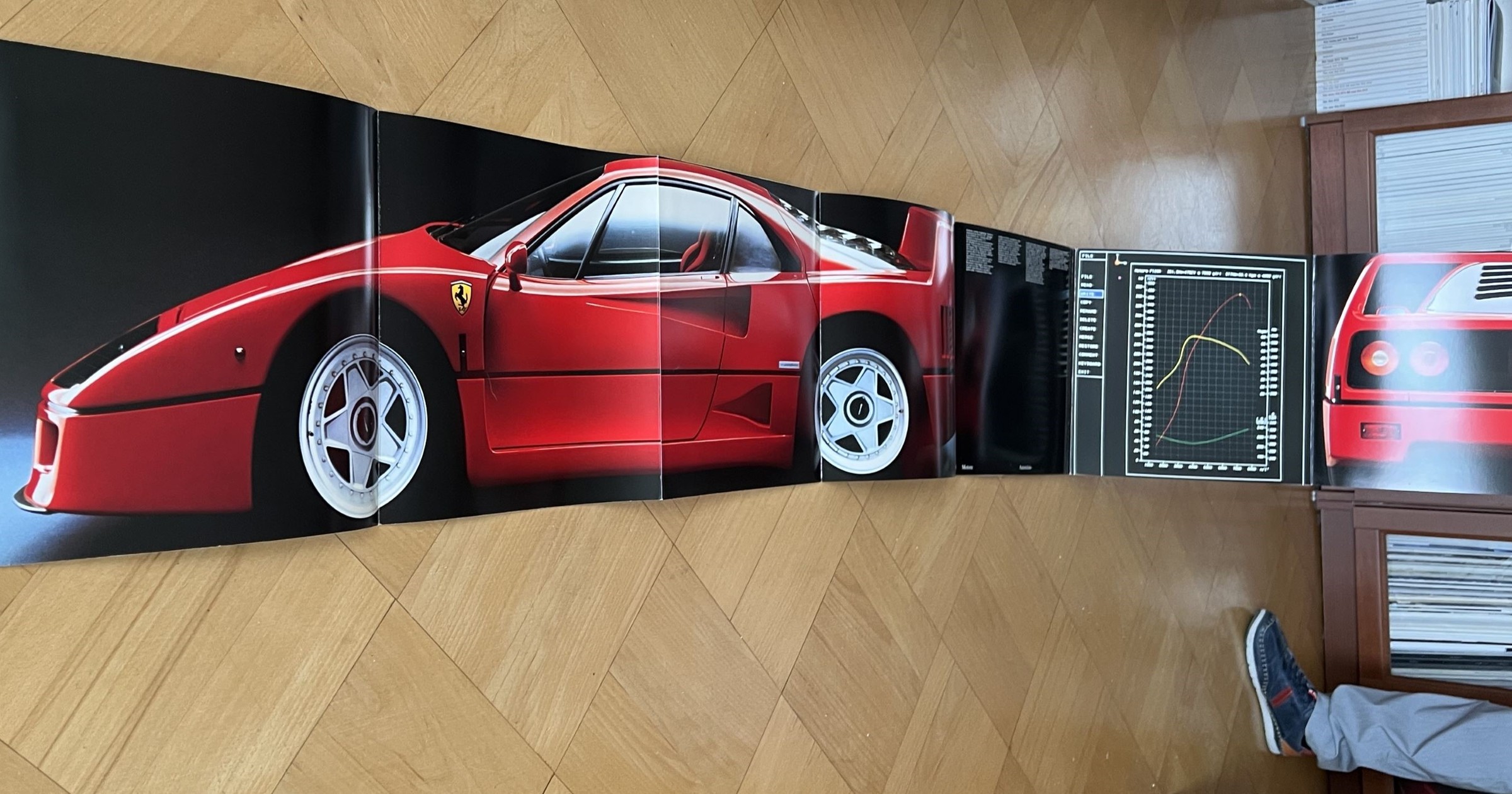 Prospekt Ferrari F40 jest wyjątkowo długi, i to dosłownie