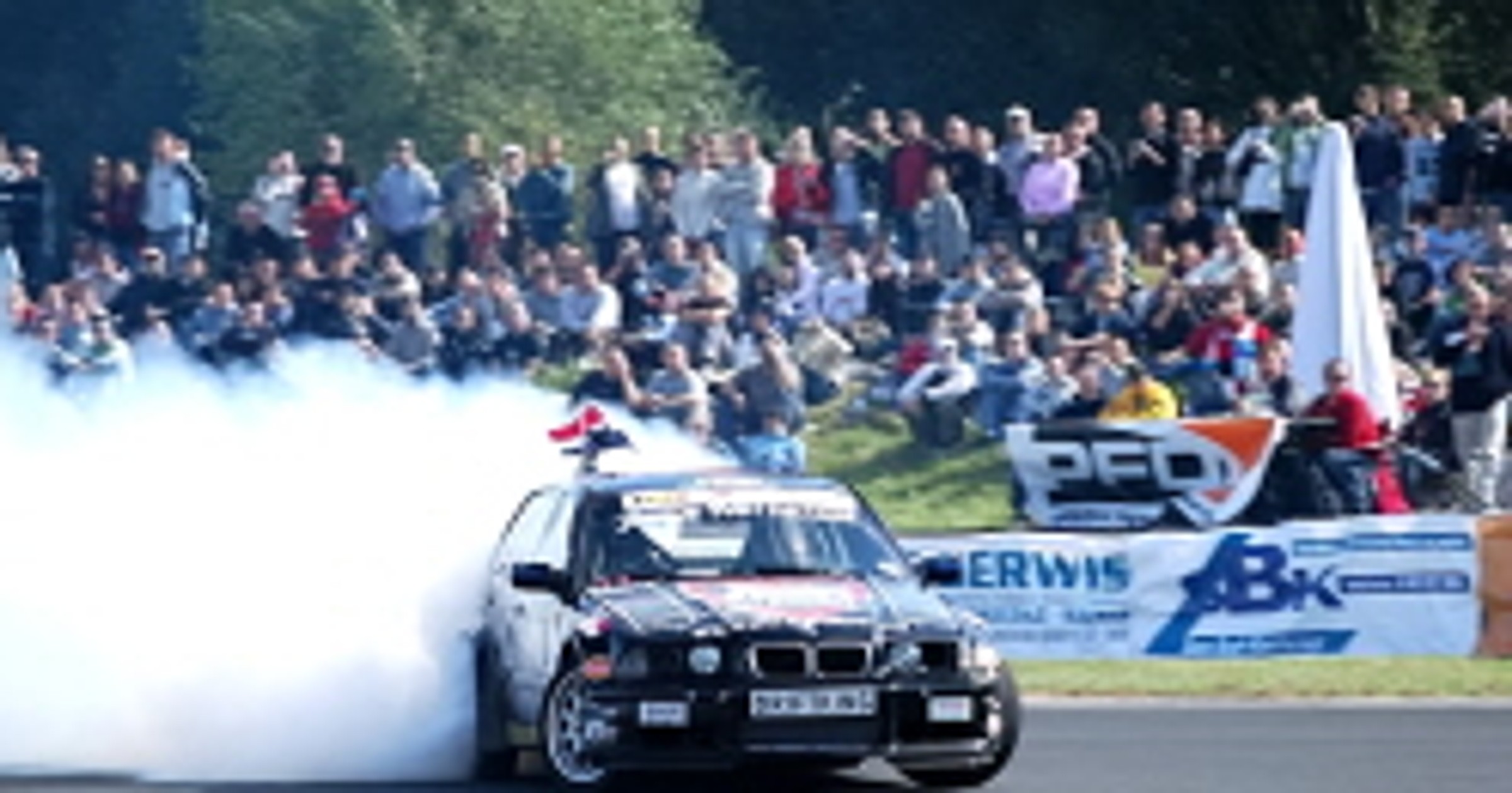Piąta runda Toyo Drifting Cup i European Drift Battle - palenie gumy  w Poznaniu