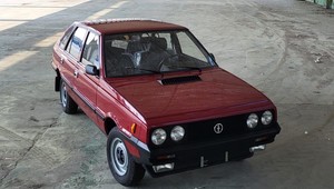 Fabrycznie nowy Polonez z przebiegiem 33 km sprzedany. Cena przebiła 100 tys. złotych