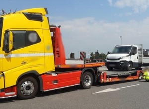 ITD zatrzymała pojazd dostawczy. Mógł odjechać dopiero na naczepie holownika
