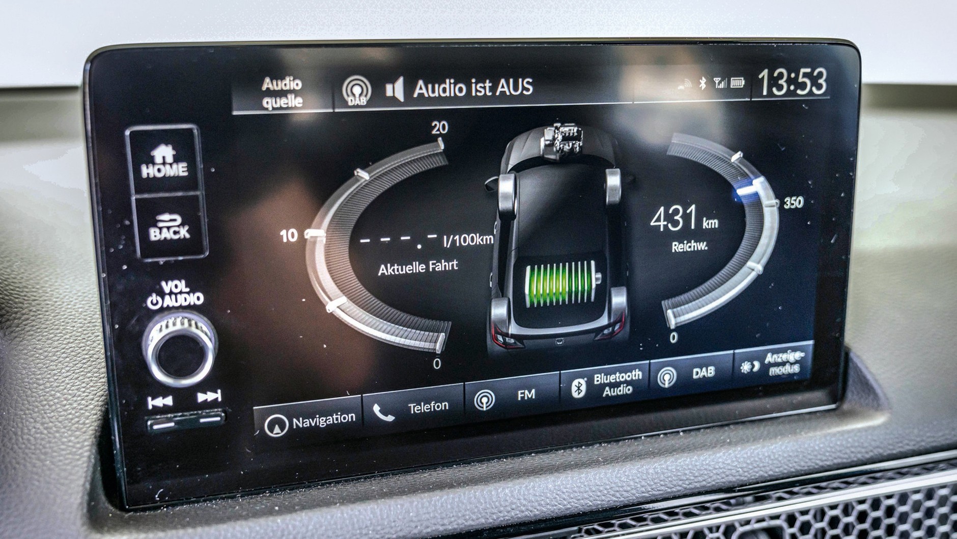 Honda Civic: typowy gadżet przy napędzie hybrydowym - diagram pokazujący pracę układu spalinowo-elektrycznego samochodu.