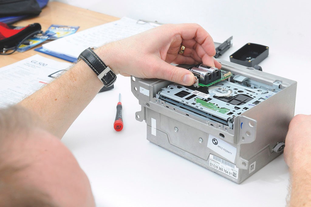 Wersja specjalna:w nawigacji ukrytonadajniki mająceinformować o położeniu sprzętu