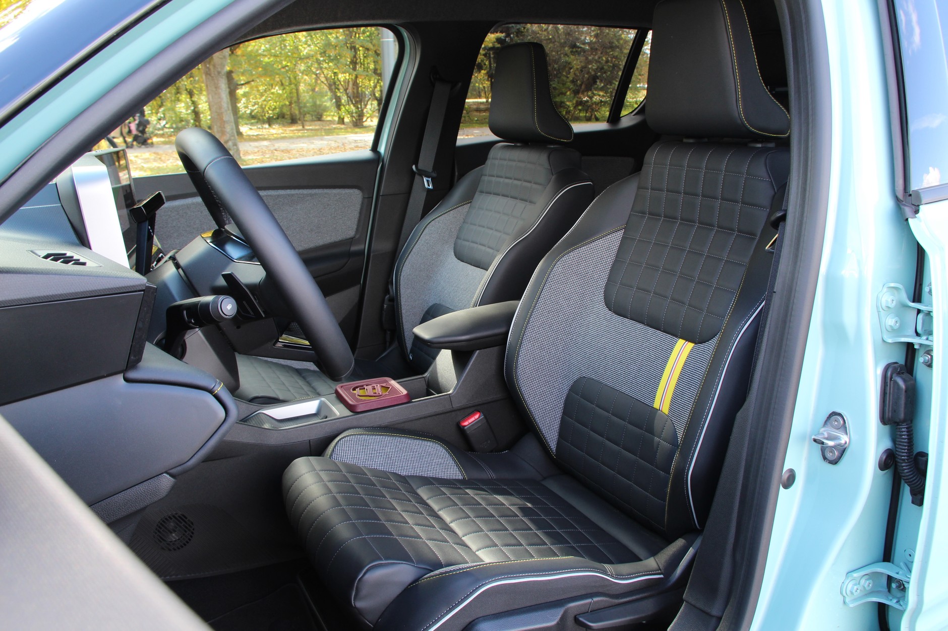 Renault 4 E-Tech Iconic