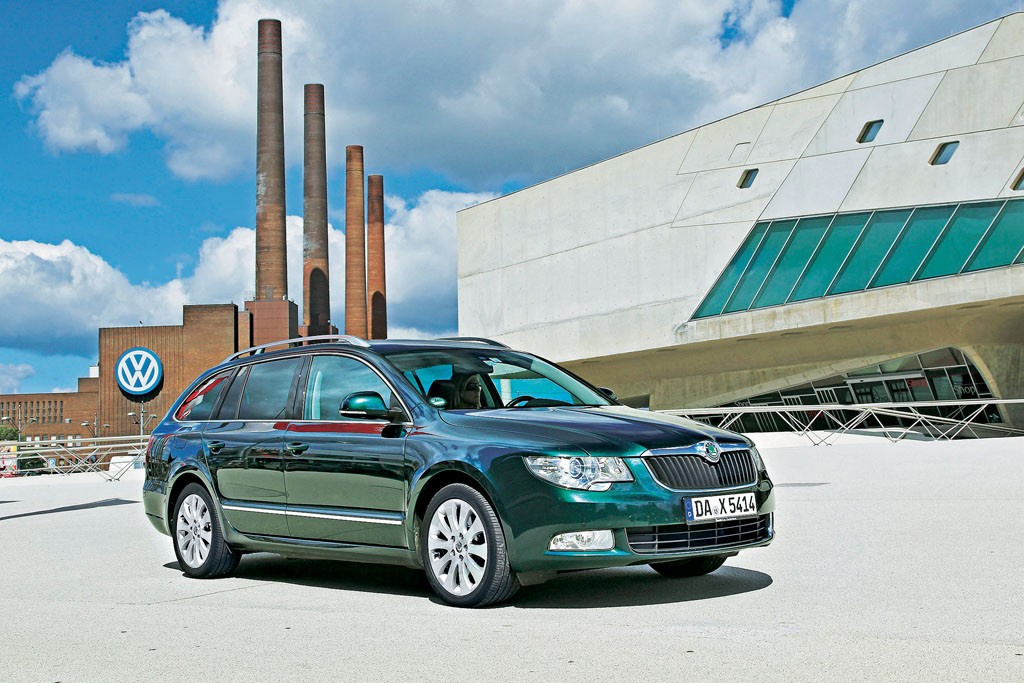 Superba dobrze się prowadzi, ma on też ogromny kufer, ale niemiło zaskakuje maksymalną ładownością – 496 kg