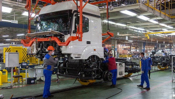 Kamaz wstrzymuje część produkcji. Montuje pojazdy tylko z krajowych części