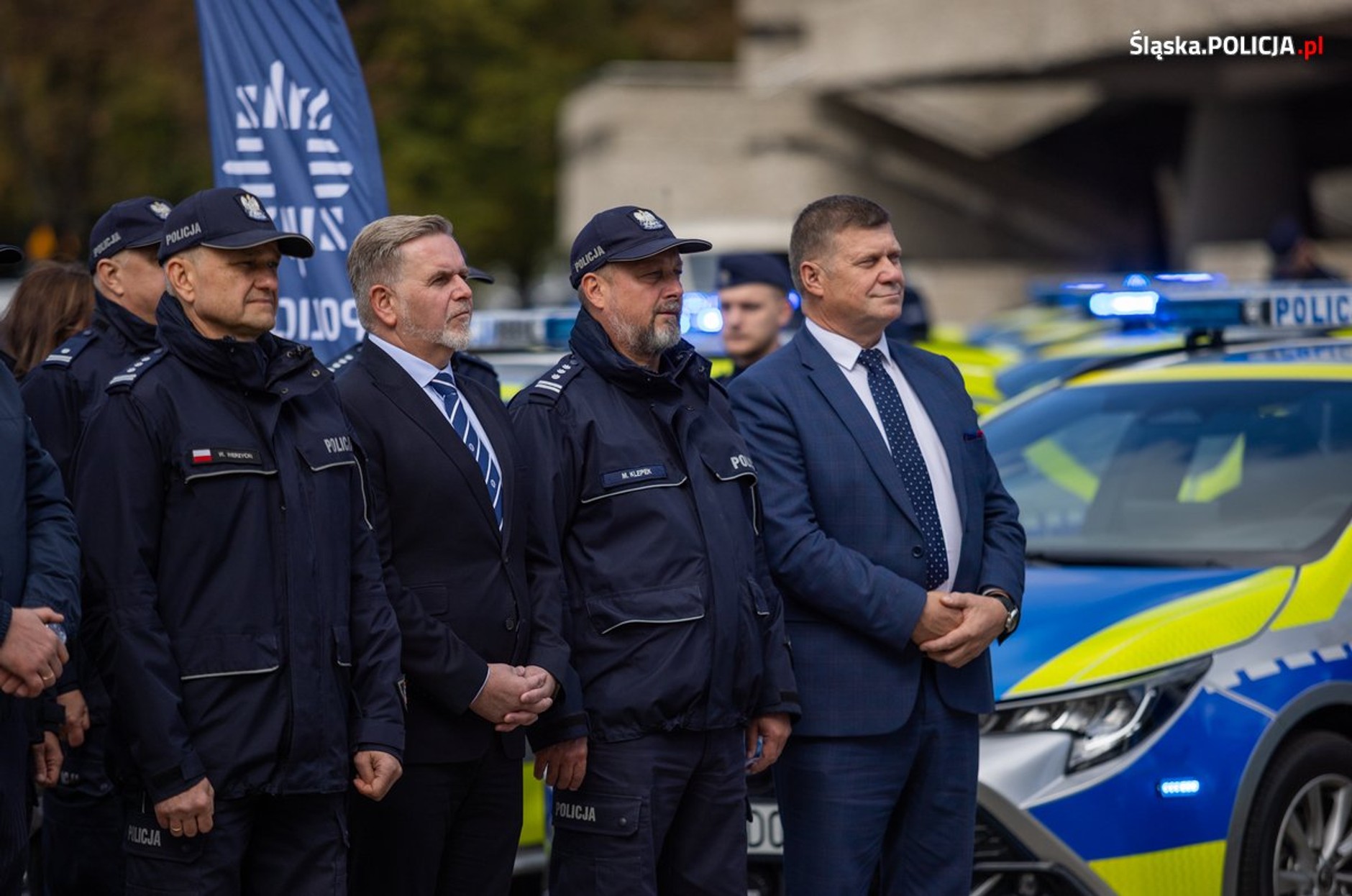 Policjanci ze Śląska dostali nowe radiowozy. Są hybrydowe