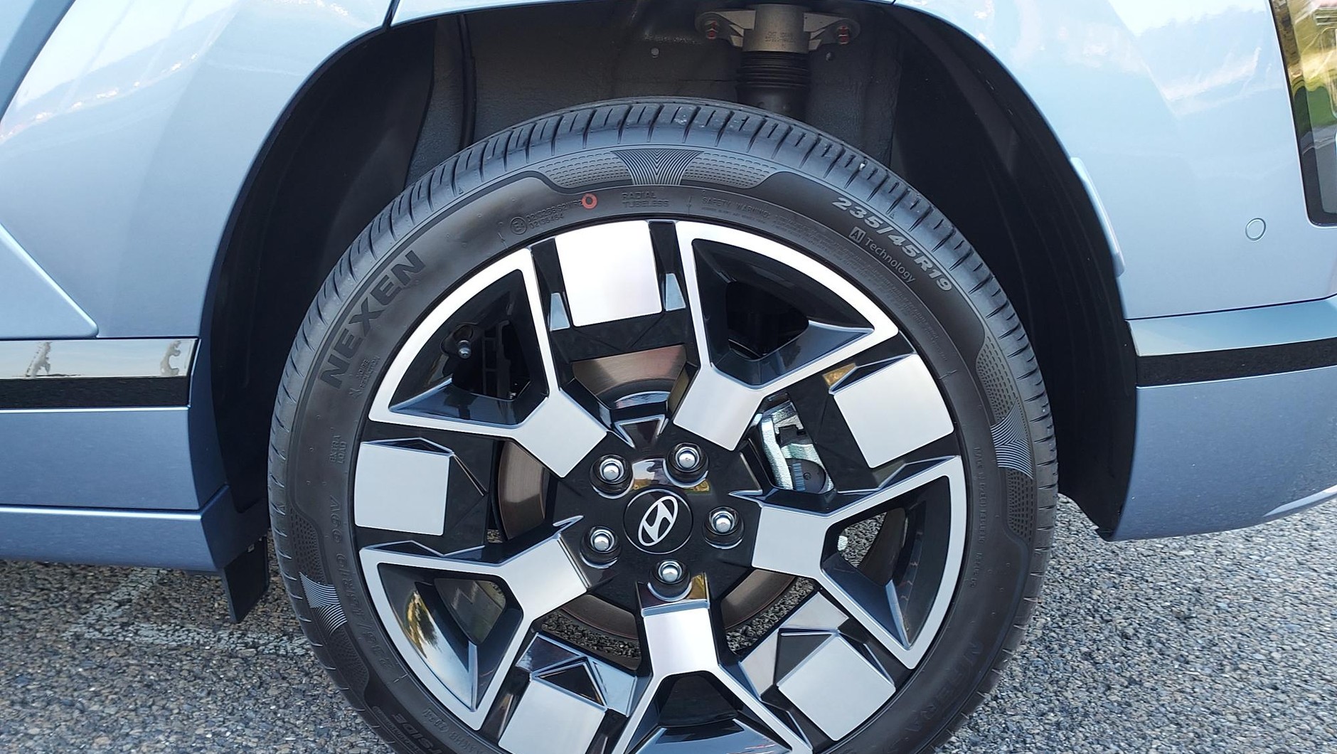 Nowy Hyundai Kona Electric. Koła 19 cali