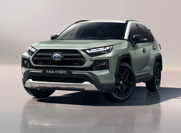Toyota RAV4 po liftingu. Na początek bojowa wersja Adventure